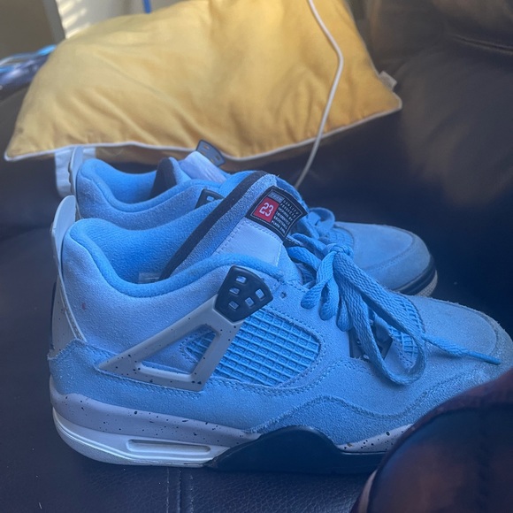 Size 7 men Jordan 4 blues authentic